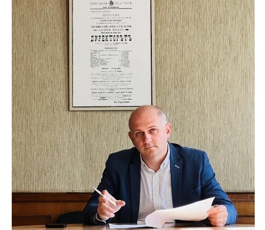 Директорът на Народния театър подава жалба в съда срещу Минеков